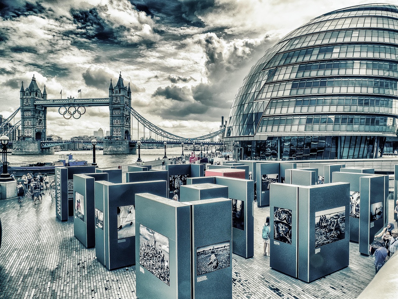 伊朗大桥遇袭现场的详细报告